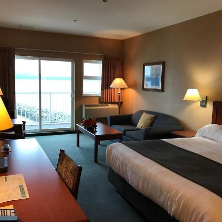 Beach Gardens Resort And Marina Пауъл Ривър Екстериор снимка