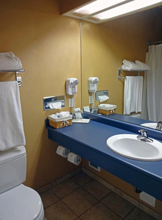 Beach Gardens Resort And Marina Пауъл Ривър Стая снимка