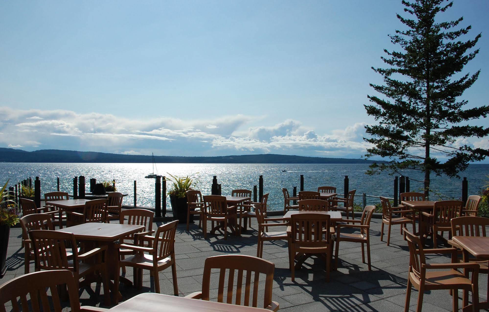 Beach Gardens Resort And Marina Пауъл Ривър Екстериор снимка