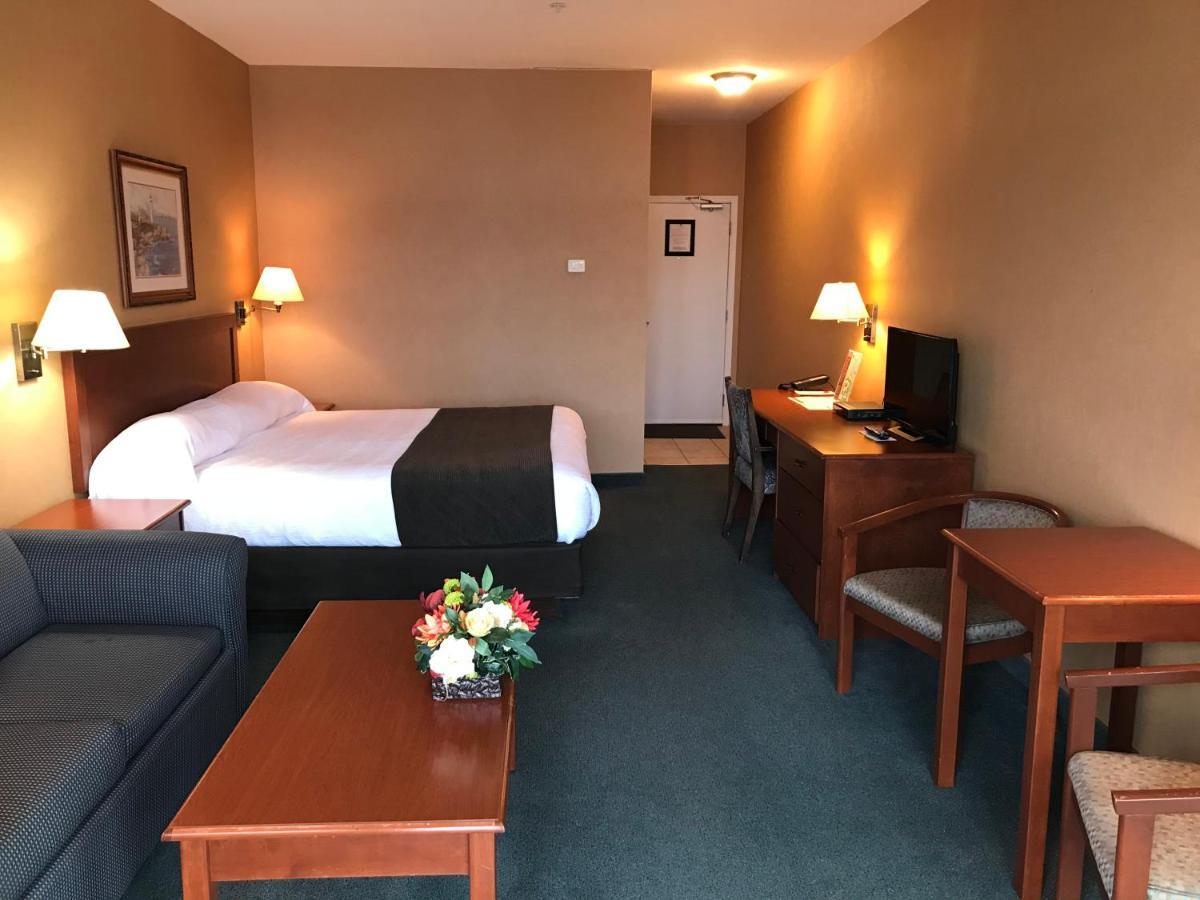 Beach Gardens Resort And Marina Пауъл Ривър Екстериор снимка