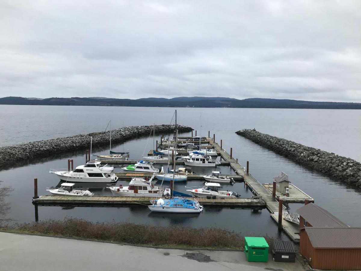 Beach Gardens Resort And Marina Пауъл Ривър Екстериор снимка